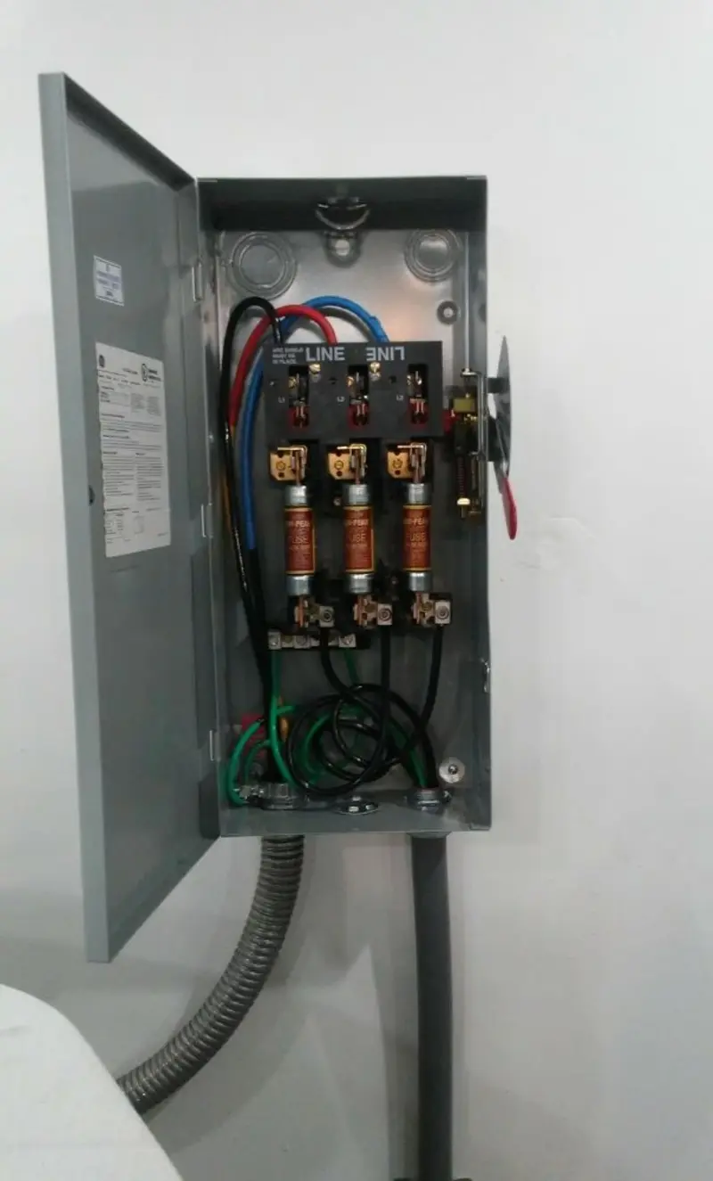 Three-phase disconnect switch installed for Smoke Detector Installation in Warrensburg